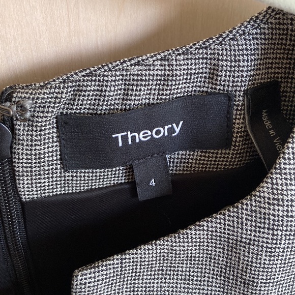 **SOLD** Theory wool dress - Picture 2 of 9
